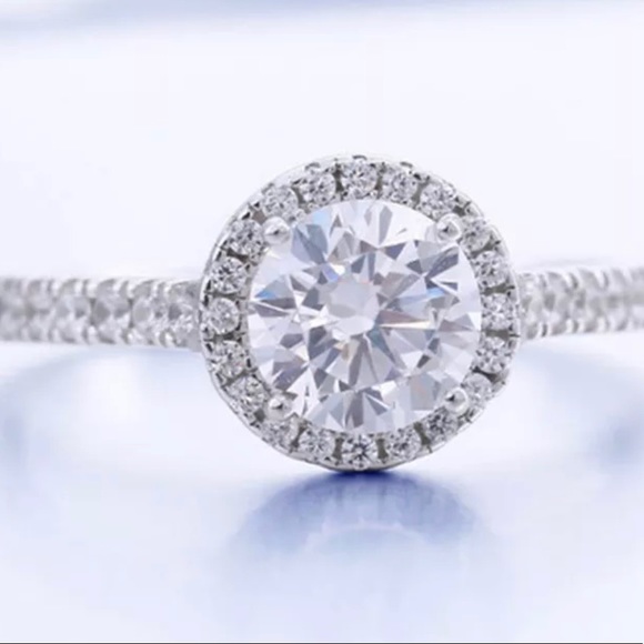 ✨Classic Round Halo Ring✨18K White Gold✨ - Picture 6 of 8